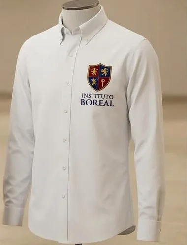 Camisa escolar blanca con escudo bordado