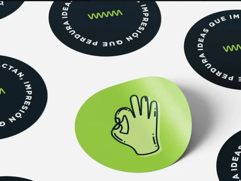 Stickers circulares impresos con la marca WeMake